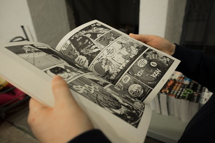 Langkah pertama untuk membuat komik potongan adalah komikus (pembuat komik) menulis cerita singkat yang akan dijadikan cerita komik.