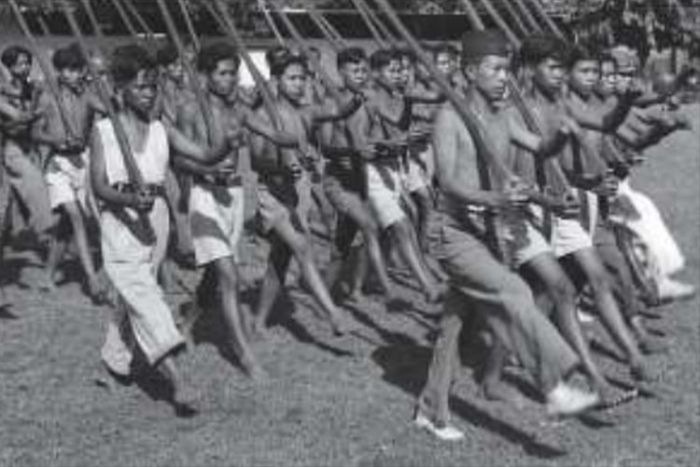 Pada awal pendudukan Jepang di Enrekang, Sulawesi Selatan, tentara Jepang disambut baik.
