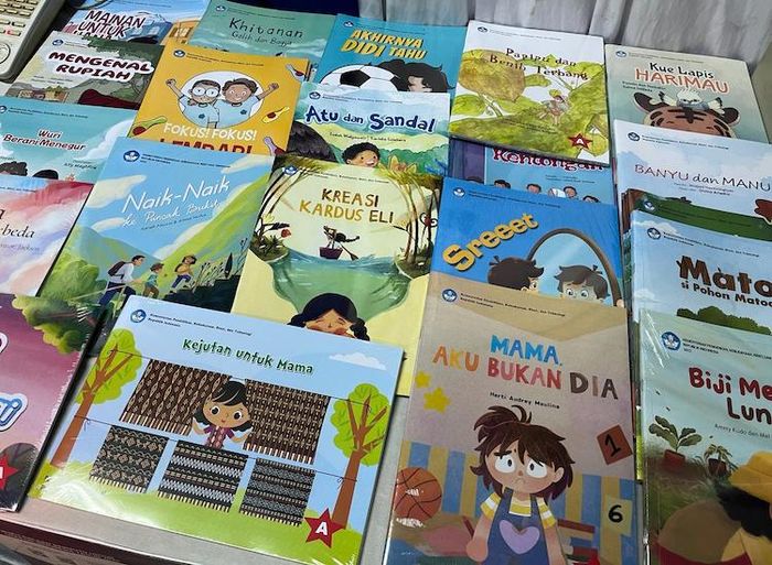 Beberapa buku Gerakan Literasi Nasional yang dicetak oleh Gramedia Printing.