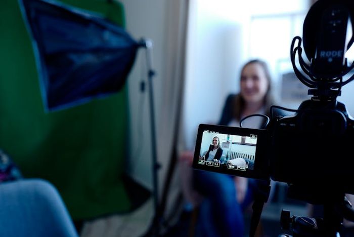 Langkah pertama dalam membuat vlog adalah merencanakan ide konten.