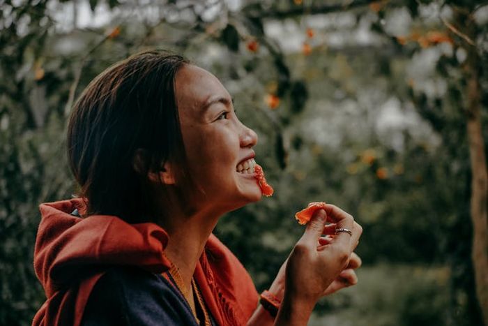 'Imbuh' atau 'tanduk' dalam bahasa Jawa berarti tambah dan sering digunakan saat ingin minta tambah makan lagi.