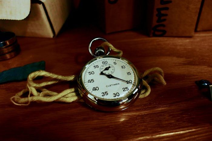 'Stopwatch' adalah alat ukur untuk mengukur waktu.