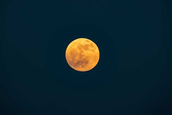 Bulan akan mencapai fase purnama dan sekaligus menjadi 'supermoon' terakhir tahun ini pada 15 November.