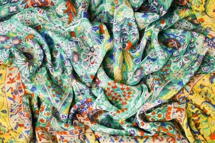 Motif-motif batik gedog sering kali terinspirasi oleh alam dan kehidupan sehari-hari.