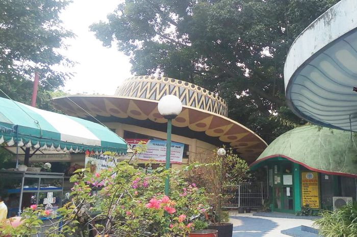 Jalan Jalan Ke Taman Topi Tempat Unik Dan Bersejarah Di