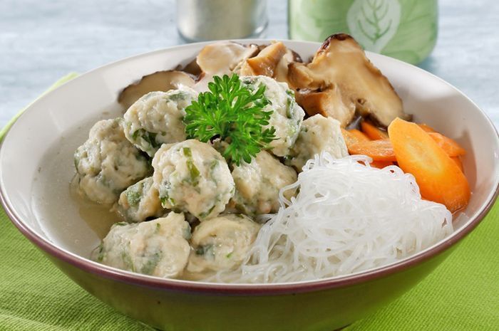 Kata bakso berasal dari kata Bak-So, dalam Bahasa Hokkien yang secara harfiah berarti 'daging giling'