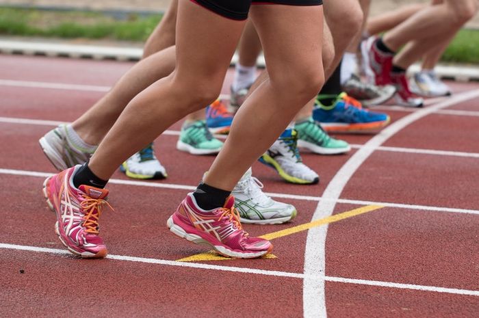Teknik Dasar Atletik Lari Lari Di Tempat Lari Bolak Balik Memindahkan Benda Dan Lari Jarak Pendek Semua Halaman Bobo