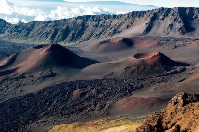 Gunung api merupakan terdiri dari bentukan alam yang terbentuk karena aktivitas magma yang keluar dari perut bumi.