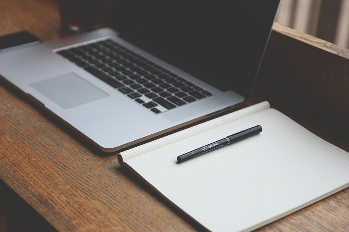 Laptop atau komputer terkadang perlu diinstall ulang karena beberapa alasan.