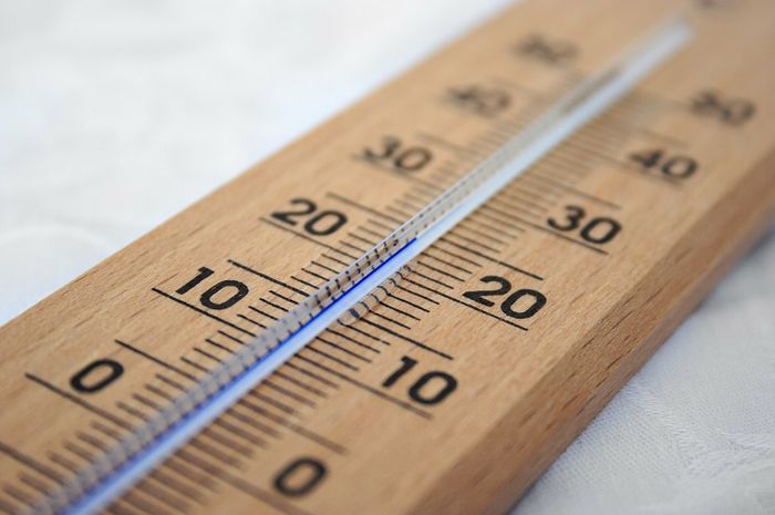 Termometer suhu merupakan alat ukur suhu yang salah satunya adalah termometer zat cair. 