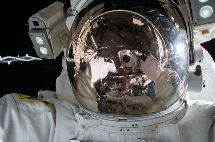 Astronaut perempuan pertama di Indonesia.