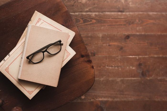 Unsur pembentuk novel terdiri diri intrinsik dan ekstrinsik.