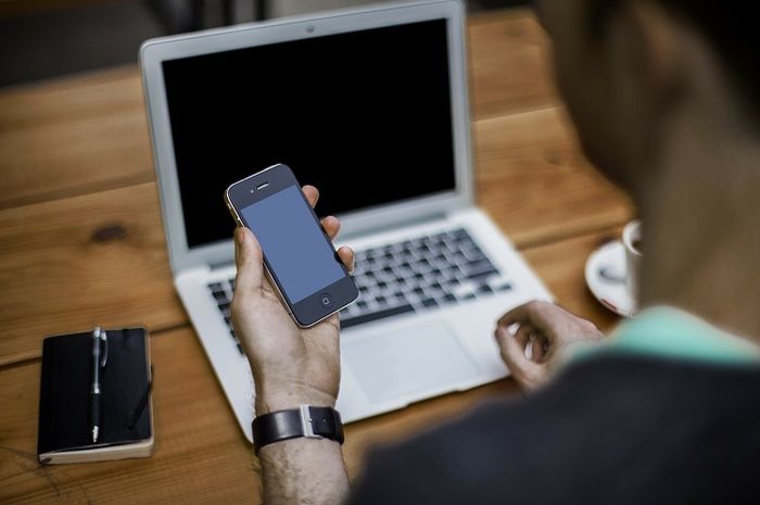 Terdapat perbedaan dari koneksi wifi dengan koneksi data seluler.