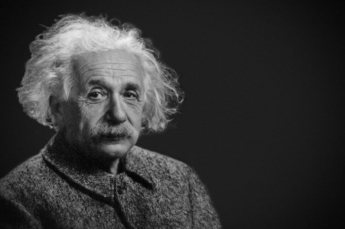Albert Einstein berasal dari Jerman.