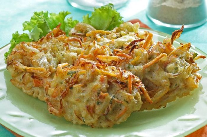 Kita bisa membuat sendiri bakwan goreng yang awet crispy asal tahu rahasianya.