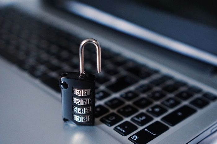 Saat ini banyak aplikasi yang menerapkan sistem two factor authentication.