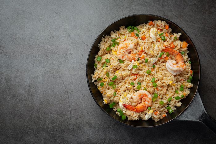 Ada beberapa hal yang perlu diperhatikan untuk membuat nasi goreng tidak berminyak.