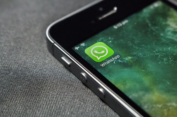 Selain di smartphone, WhatsApp juga bisa digunakan di web.