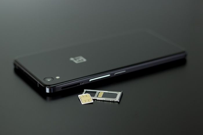 Tidak bisa menerima  telepon adalah salah satu ciri kartu SIM hangus.