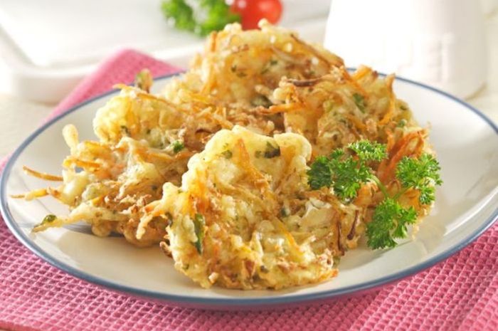 Ada beberapa trik yang bisa dicoba untuk membuat bakwan goreng tidak lembek.