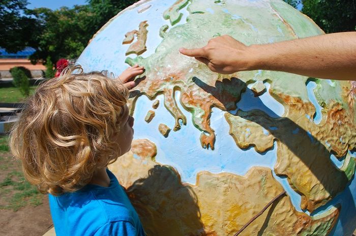 Dalam mempelajari Geografi terdapat macam-macam ilmu penunjang geografi yang mendukung ilmu geografi.
