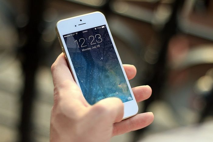 Kita dapat mengubah tipe password yang kita gunakan di iPhone. 