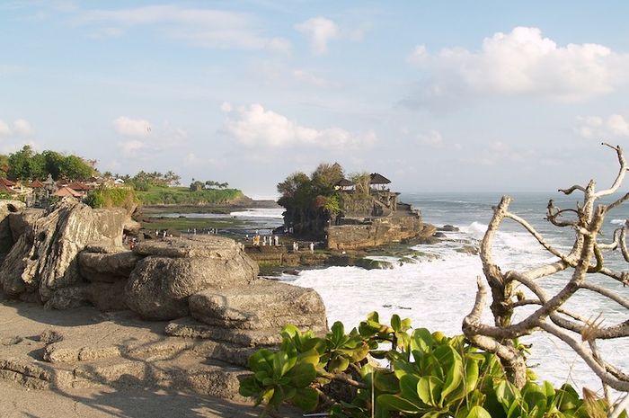 Pulau Bali adalah salah satu pulau besar di Indonesia.