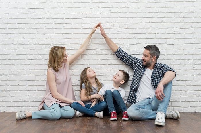Menceritakan keluarga dalam bahasa Inggris atau talking about family.