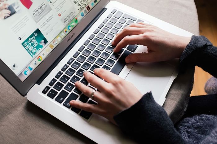 Verifikasi dua langkah dapat menambah lapisan kemananan di akun Google kita.