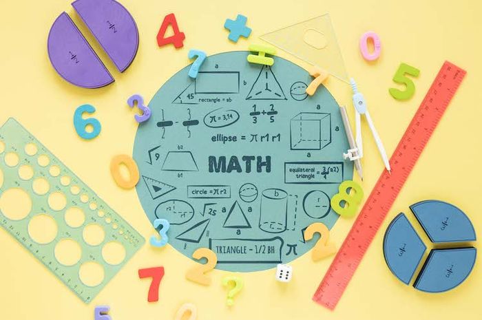 Dalam bahasa Inggris, bangun datar disebut dengan istilah two-dimentional figure.