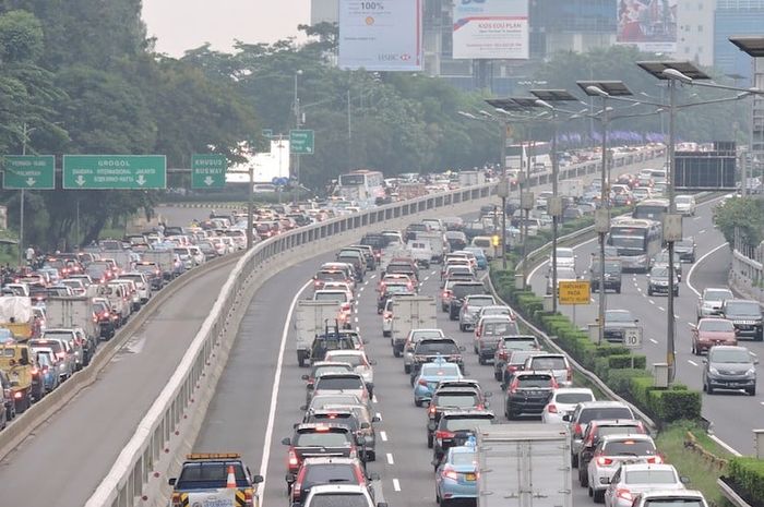 Kendaraan di Indonesia memiliki plat dengan nomor dan kode yang berbeda.
