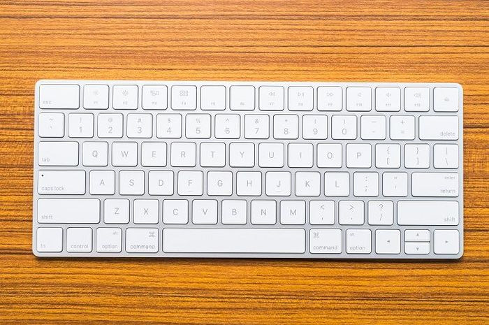 Huruf pada keyboard sengaja dibuat tidak sesuai abjad.