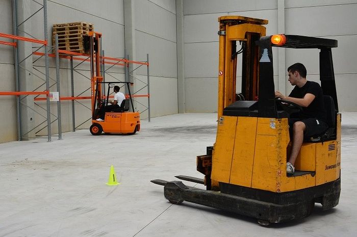 Adanya kelangkaan sumber daya ekonomi bisa disebabkan beberapa faktor.