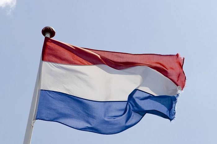 Belanda di Indonesia pada masa penjajahannya pernah menerapkan tanam paksa dan usaha swasta. 