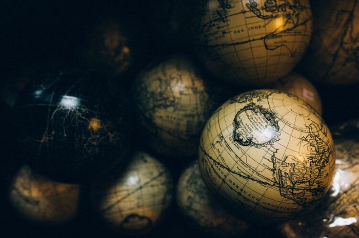 Globalisasi adalah proses masuknya suatu negara ke dalam ruang lingkup dunia. 