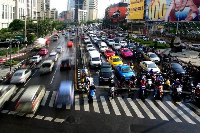 Meningkatnya pertumbuhan penduduk bisa membuat timbulnya ledakan penduduk di suatu negara.