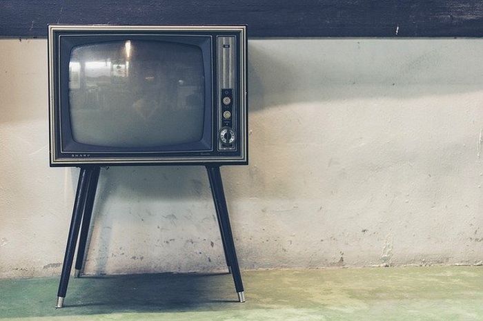 Televisi merupakan penemuan yang dapat mengubah dunia.