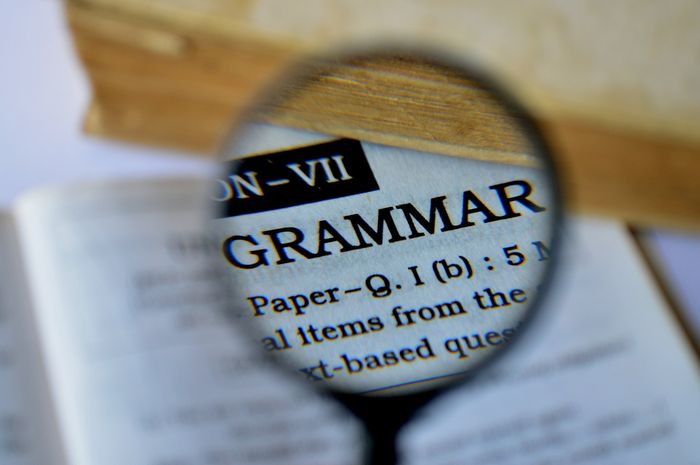 Menjawab soal grammar review buku bahasa Inggris kelas X Chapter 6.