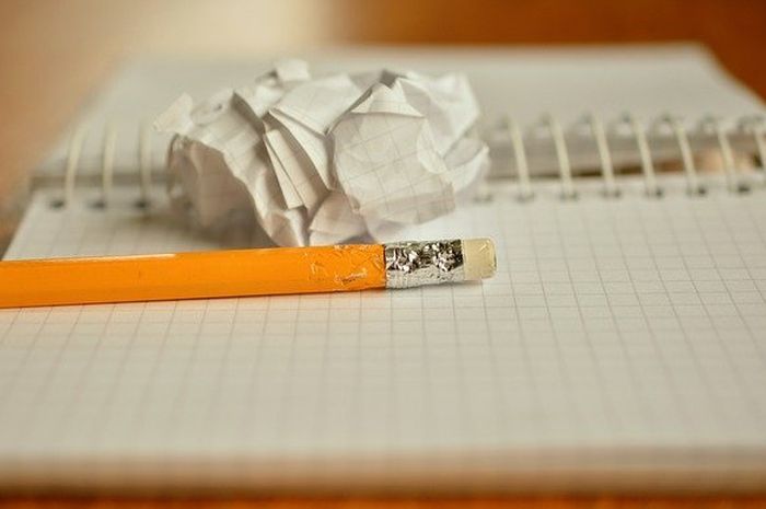 Kita akan mengubah kosakata nonbaku ke kosakata baku berdasaran teks Pensil, Si Kecil yang Amat Penting.