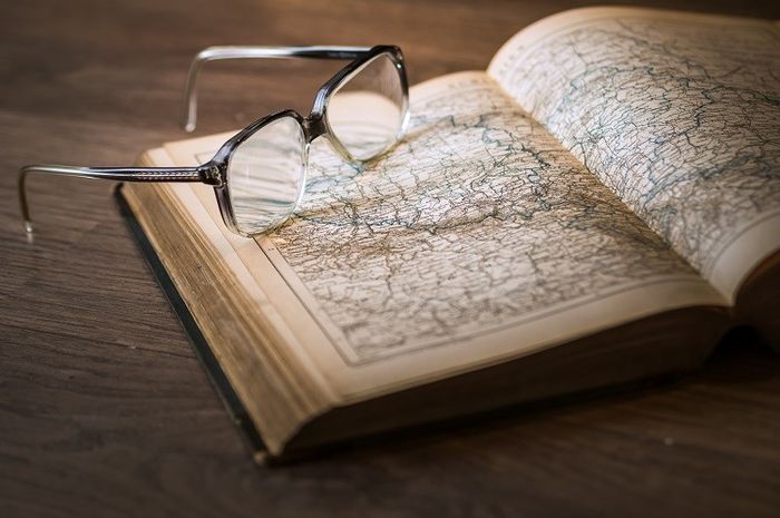 Sumber-sumber untuk penulisan sejarah bisa kita dapatkan dari berbagai hal.