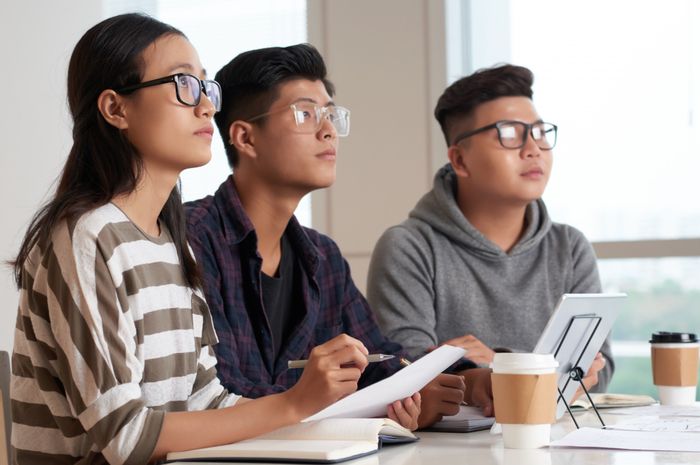 Mejawab soal teks struktur pada buku bahasa Inggris kelas X Chapter 13 halaman 174-175.