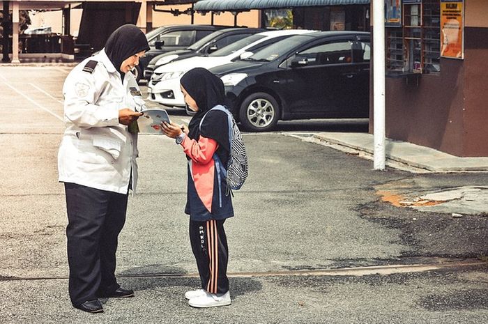 Kebersihan sekolah merupakan tanggung jawab semua warga sekolah.