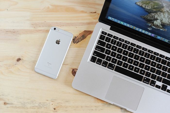Kita dapat menghapus banyak foto dan video di iPhone dengan beberapa cara mudah.