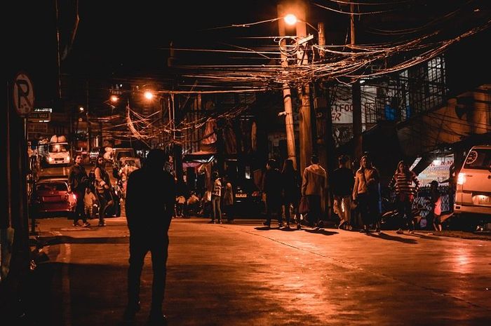 Keteraturan sosial indentik dengan kehidupan masyarakat yang harmonis, tertib, dan aman.