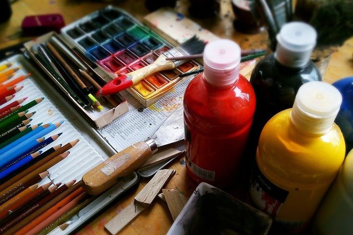 Hobi dalam bahasa Inggris disebut dengan hobby.