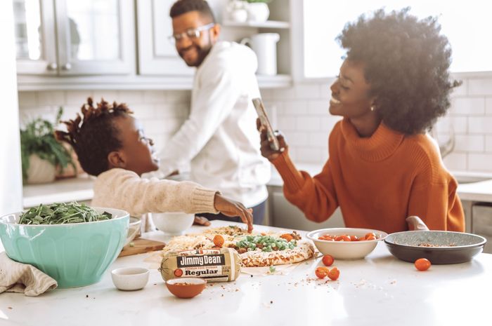 Percakapan orang tua dan anak dalam bahasa Inggris disebut dengan conversation between parents and kids.