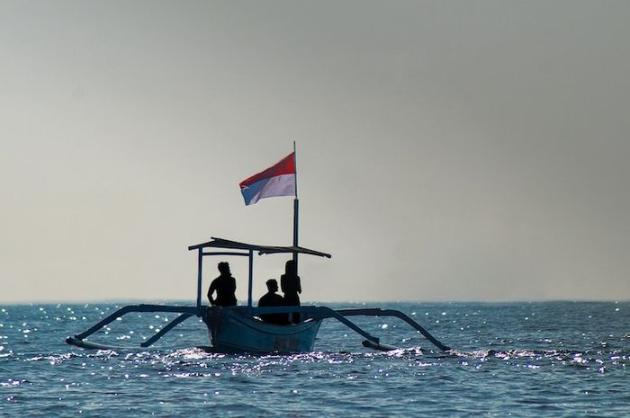 Indonesia menerapkan kedaulatan rakyat.