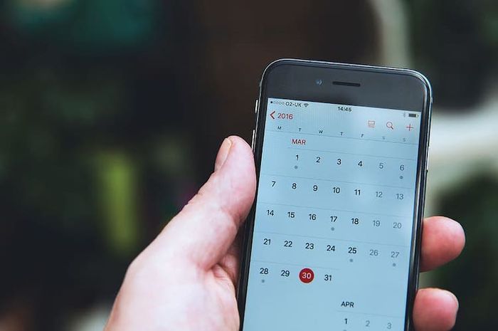 Di dalam smartphone ada fitur calendar yang bisa dimanfaatkan.