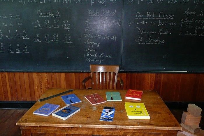 Kelas yang rapi dan indah dapat menunjang kegiatan belajar mengajar.