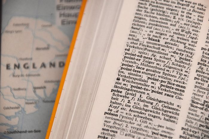 CMIIW merupakan akronim dalam bahasa Inggris.